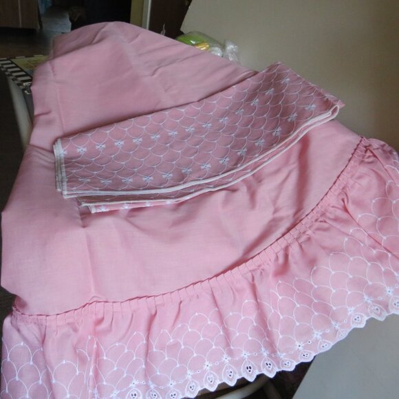 WARM PINK Dresser SCARF & Small ROUND TABLE CLOTH (bedside table size) - Picture 1 of 9
